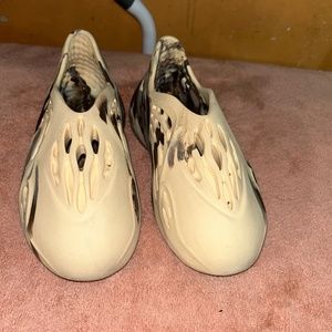adidas Yeezy Foam RNNR MX Cream Clay (Kids) size 2